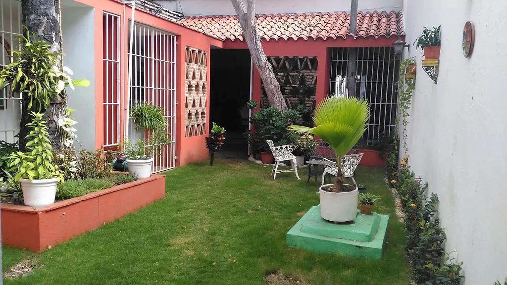 Casa De Huespedes Las Mercedes Hotel Santo Domingo Gæstehus